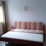 1 Bed Flat - Sleeps 2 - Parking - Wifi Apartman *