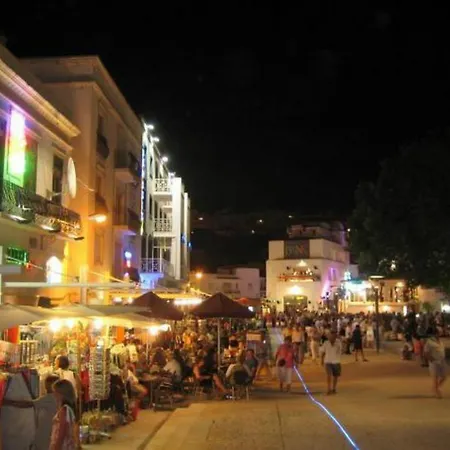 1 Bed Flat - Sleeps 2 - Parking - Wifi