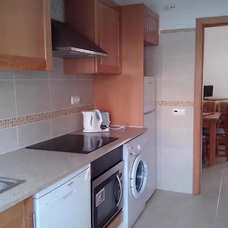 1 Bed Flat - Sleeps 2 - Parking - Wifi דירה אלבופיירה