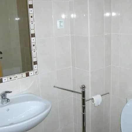 דירה 1 Bed Flat - Sleeps 2 - Parking - Wifi